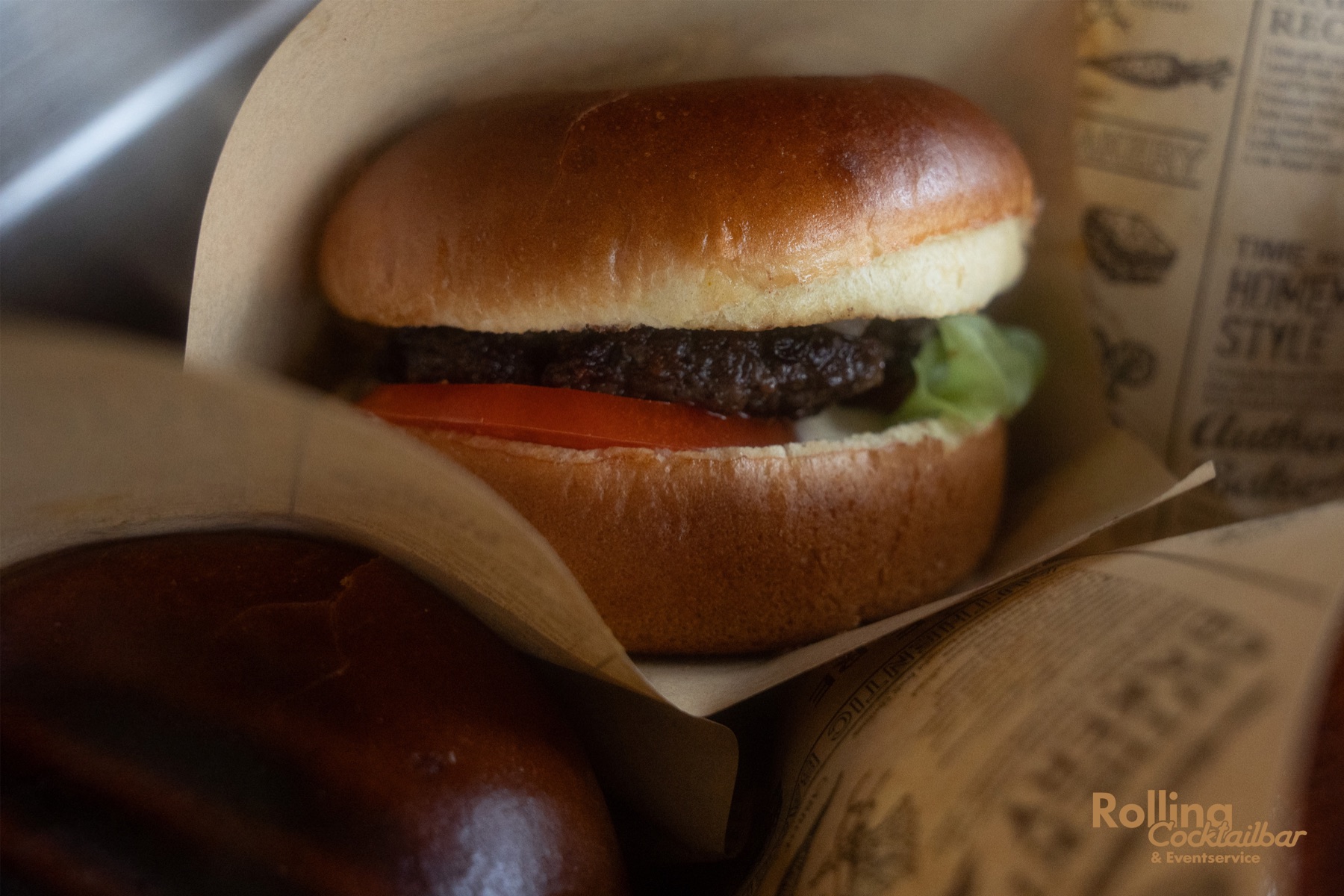 Klassischer Burger im Bakery-Papier